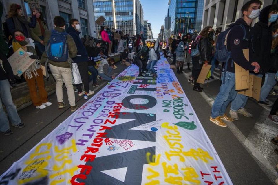 Jongeren van Youth for Climate voeren actie in de Wetstraat in Brussel (archiefbeeld) 