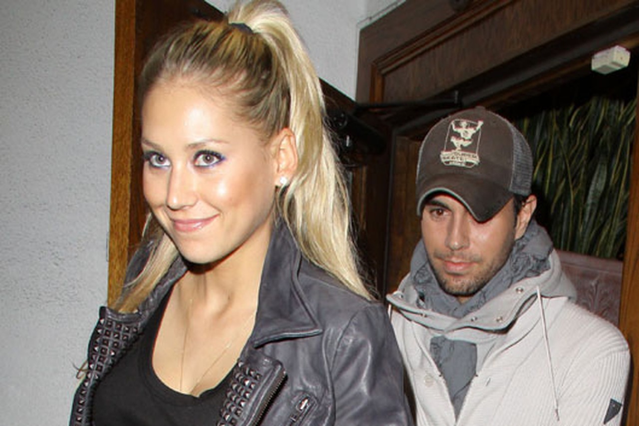 VIDEO. Anna Kournikova stiekem getrouwd met Enrique Iglesias? | De  Standaard Mobile