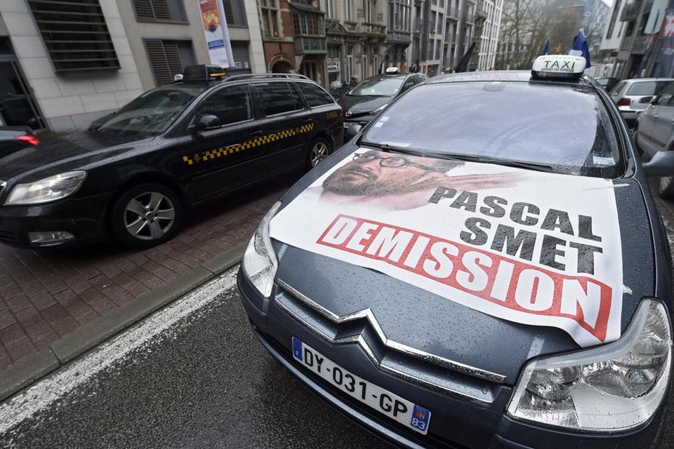 De betogende taxichauffeurs eisten het ontslag van bevoegd minister Pascal Smet (SP.A).
