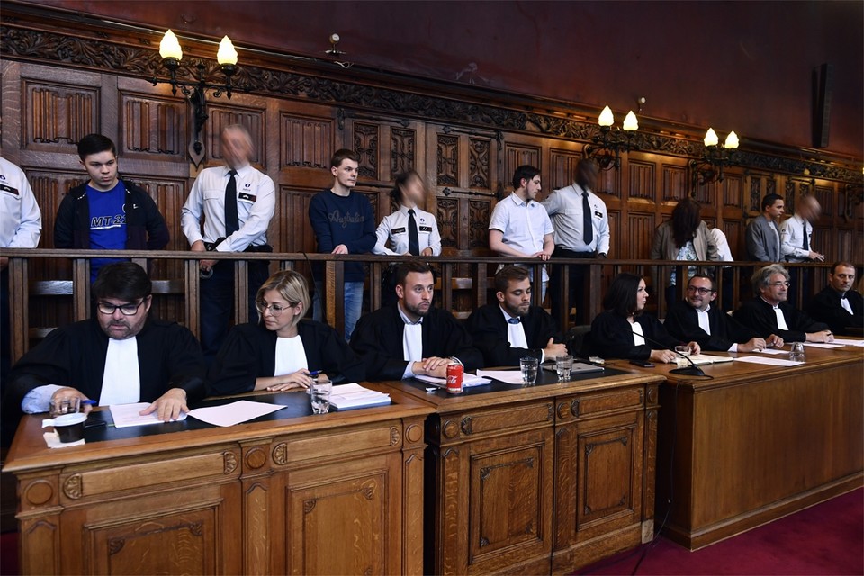 De vijf verdachten verschenen voor het Hof van assisen in Luik. 