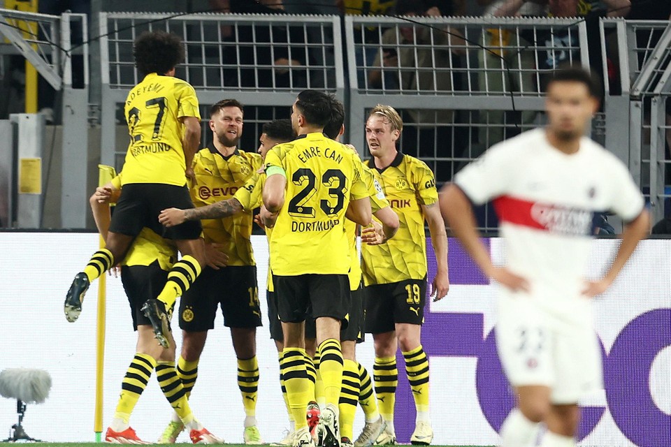 Dortmund viert het enige doelpunt van de partij.