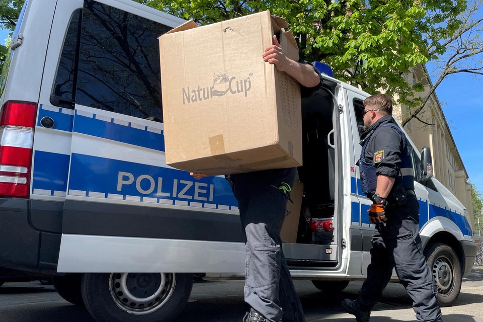 Bij elf huiszoekingen werden acht aanhoudingen verricht. Ook in Duitsland loopt een onderzoek.