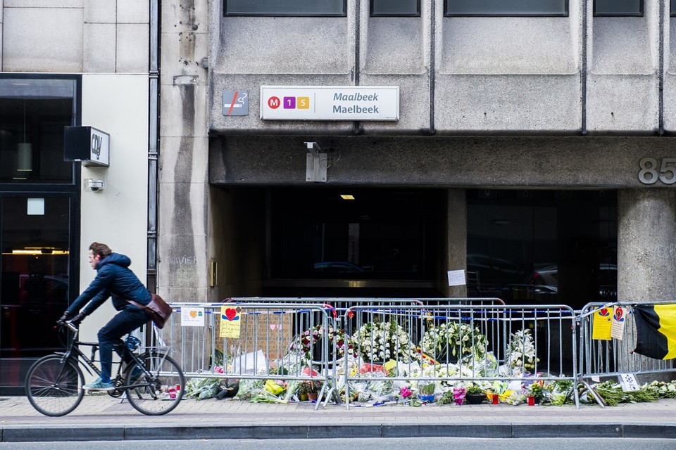 Bloemen na de aanslag in metrostation Maalbeek 