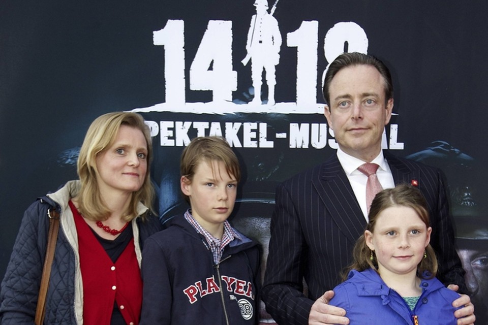 Bart De Wever en twee van zijn vier kinderen