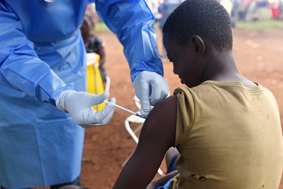 Hulpdiensten delen Ebola-vaccins uit 