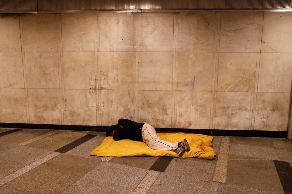 Een dakloze in Boedapest, Hongarije 