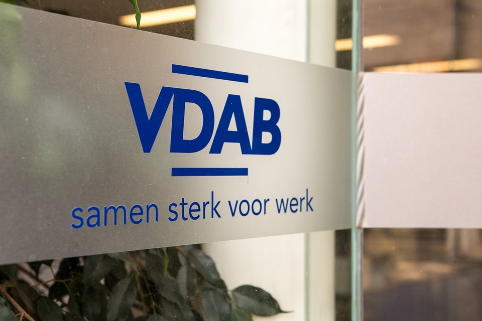 Gent en Antwerpen werken al nauw samen met de Vlaamse arbeidsbemiddelingsdienst VDAB om meer opleidingen en taalcoaching aan te bieden. 