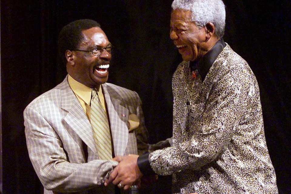 Carter (L) met Nelson Mandela