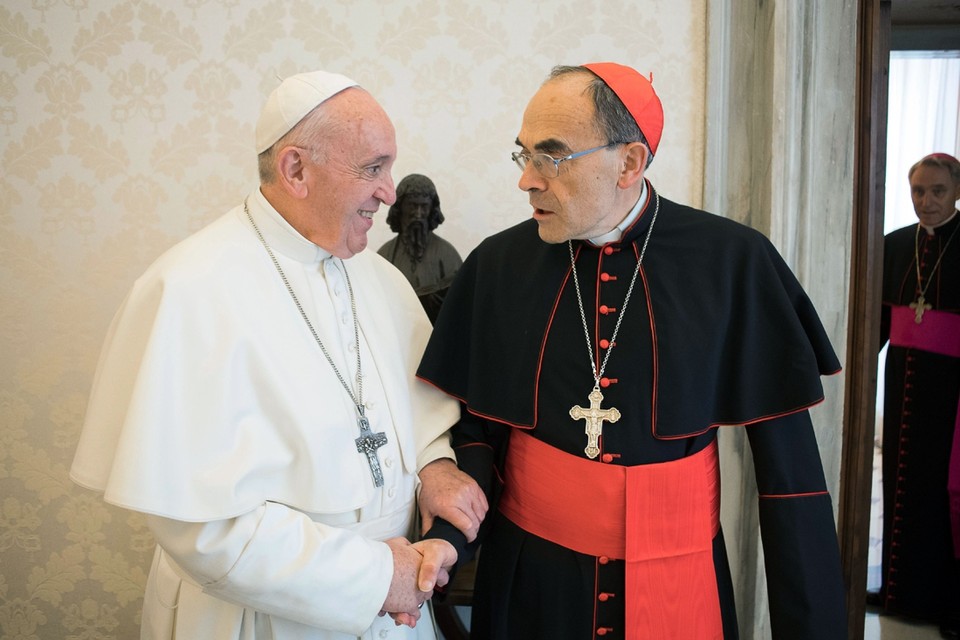 Kardinaal Barbarin (rechts) bij paus Franciscus. 