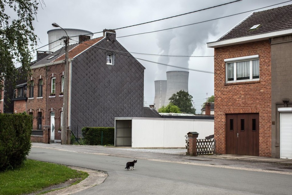 In Tihange dampen de koeltorens van de kerncentrale. De vraag is of er ook na 2030 nog kernenergie geproduceerd zal worden. 