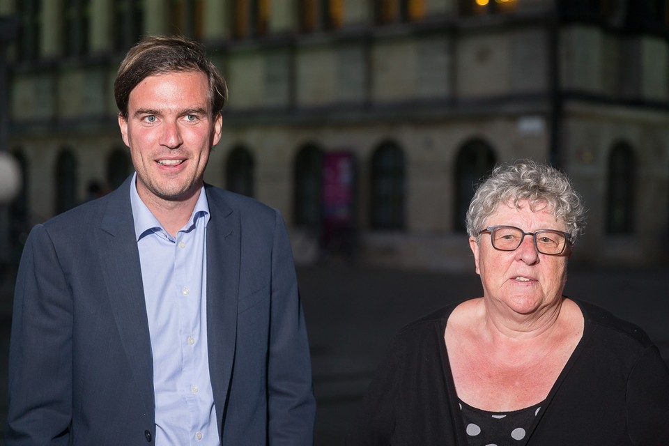 Mieke Van Hecke (rechts) weet dat Open VLD (links Mathias de Clercq) zal moeten betalen als de liberalen er absoluut CD&V bij wil. 