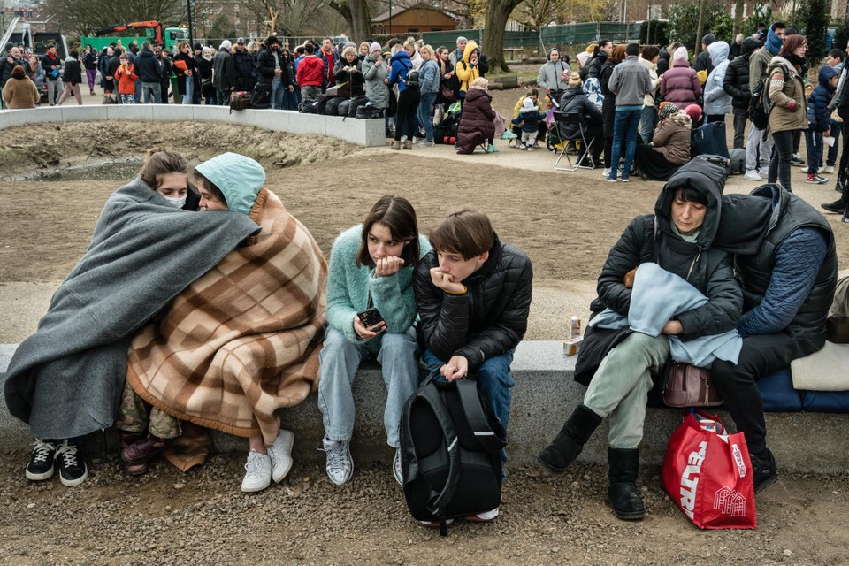 Oekraïense vluchtelingen schuiven aan om zich te laten registreren op de Heizel in Brussel, in maart 2022.
