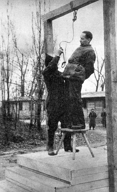 In 1947 werd Rudolf Höss opgehangen in Auschwitz.