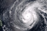 thumbnail: <P>De orkaan zou afzwakken als Maysak aan land komt. </P>