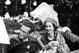 thumbnail: Boudewijn stelt zijn verloofde aan het land voor (september 1960).