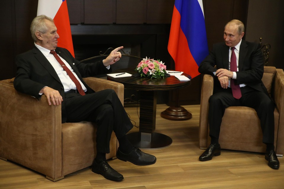 Archiefbeeld. Zeman en Poetin in betere tijden in 2017. 