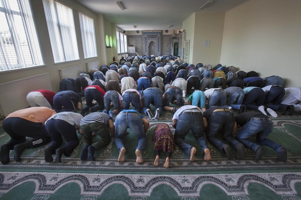In het regeerakkoord van Rutte III staat dat die buitenlandse geldstromen voor moskeeën transparanter moeten worden. 