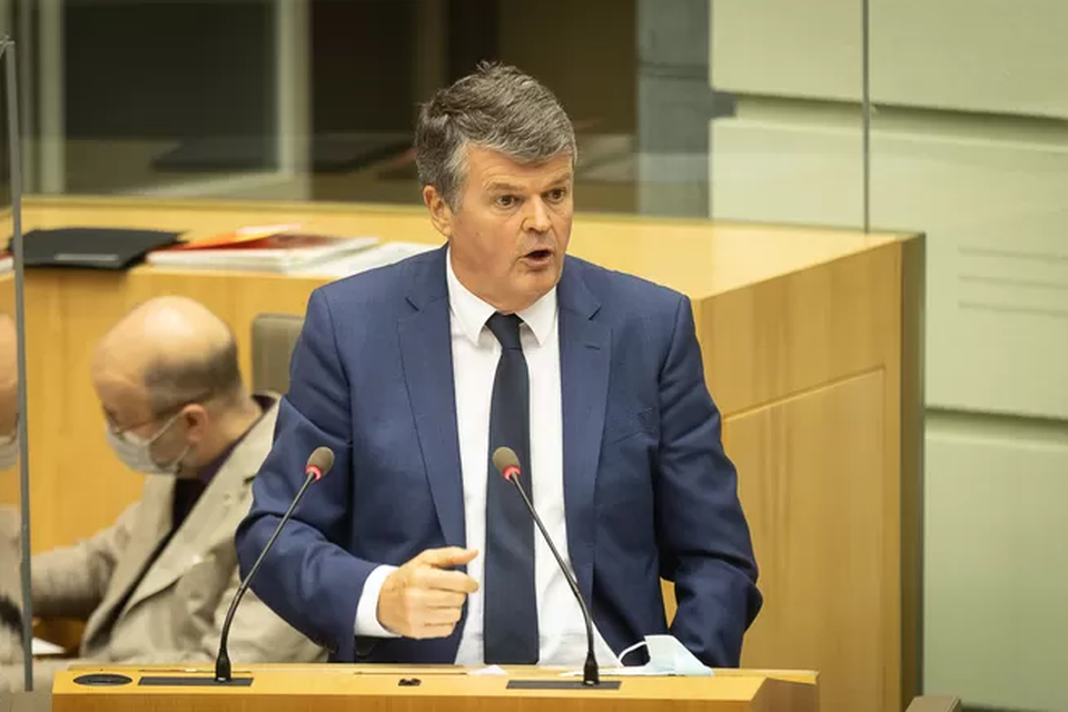 Vlaams minister van Binnenlands bestuur Bart Somers (Open Vld) kondigde vrijdag een hervorming van het ambtenarenstatuut aan. 
