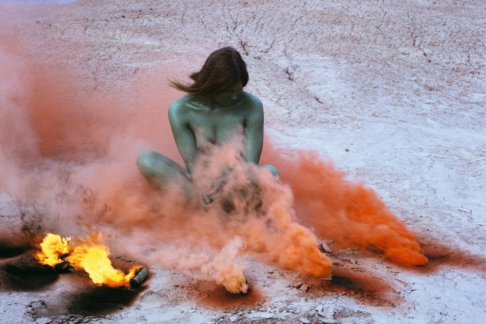 Judy Chicago, Immolation from women and smoke, 1972.