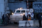 thumbnail: De veiligheidsmaatregelen rond het Justitiepaleis in Brussel maandagochtend waren ongezien. Twee pantserwagens, een helikopter en zo’n 200 politiemensen stonden in voor de beveiliging. 