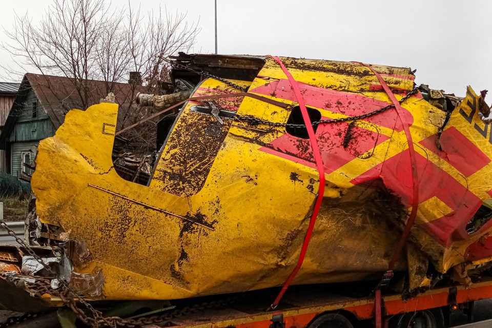 Brokstukken van het DHL-vliegtuig in Vilnius.