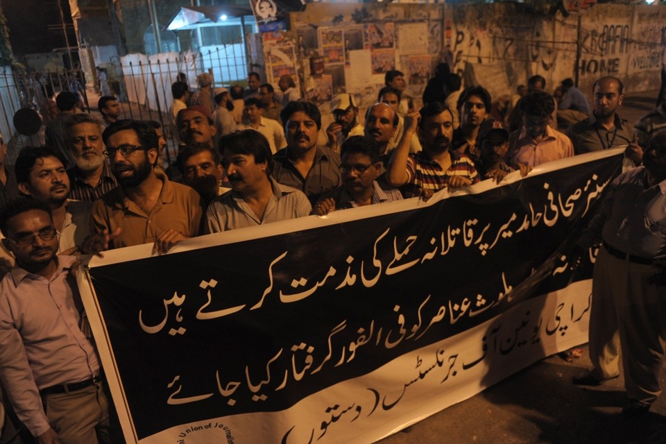 Pakistaanse journalisten protesteren nadat een van hun collega’s werd neergeschoten
