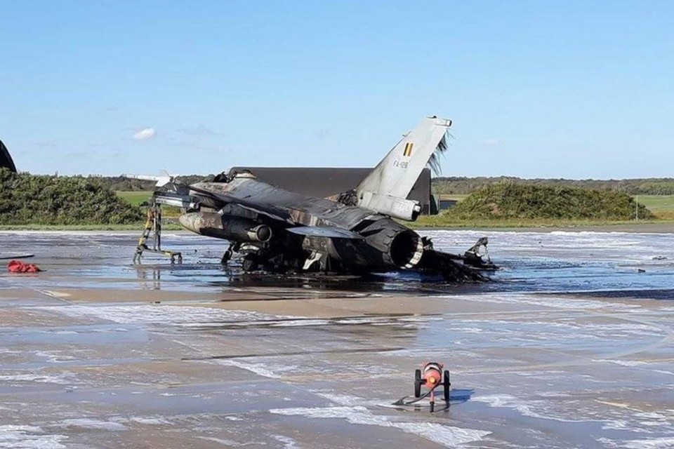 11 oktober vorig jaar: op de luchtmachtbasis van Florennes brandt een F-16 volledig uit en loopt een tweede toestel schade op. 