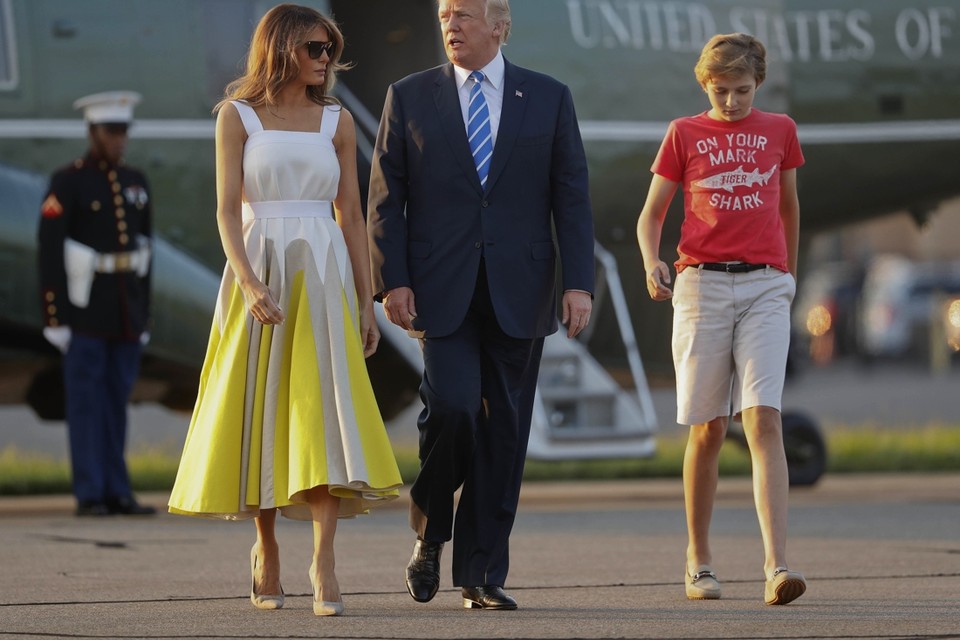 Barron Trump in het gezelschap van zijn ouders. 