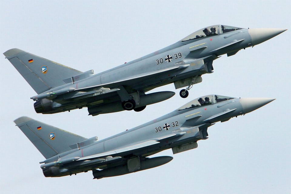 Archiefbeeld van twee Eurofighters 