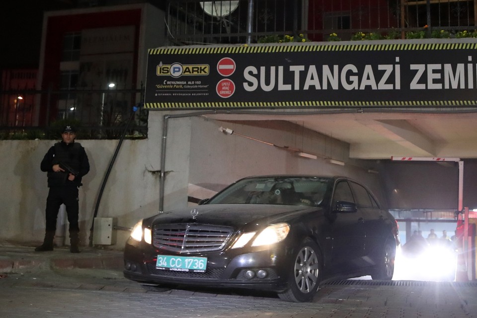 Het Saudische voertuig dat geparkeerd stond in een parkeergebouw in Istanbul 