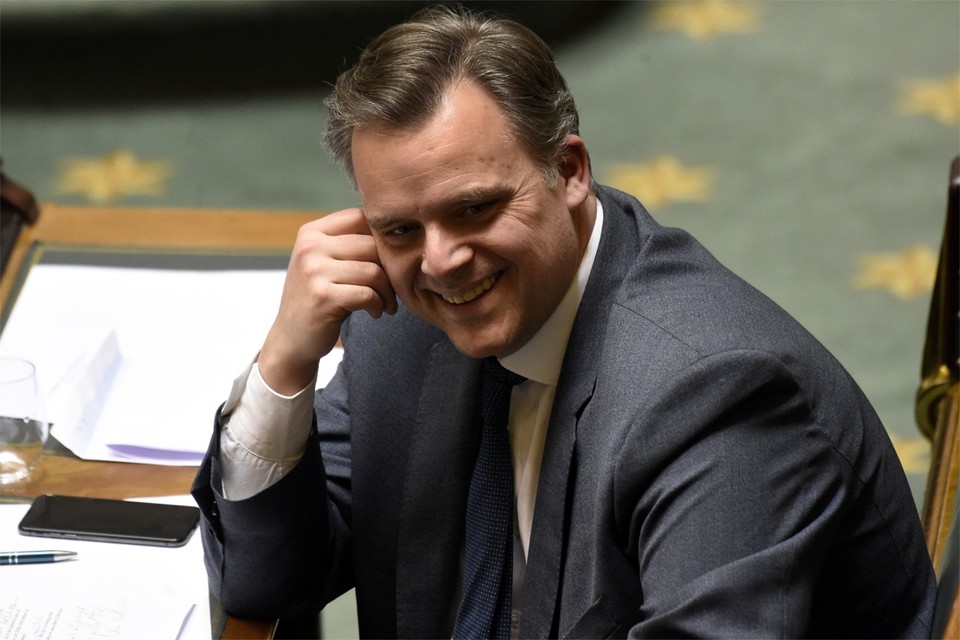Een lachende Philippe De Backer in de Kamer op 2 april. 