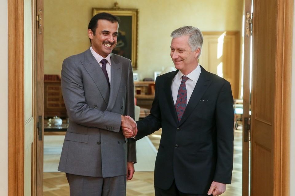 De emir van Qatar tijdens zijn bezoek vanmorgen aan koning Filip 