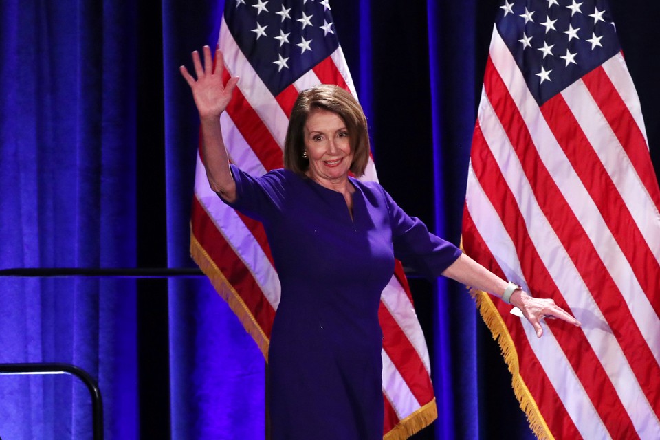 Nancy Pelosi viert de Democratische herovering van het Huis.