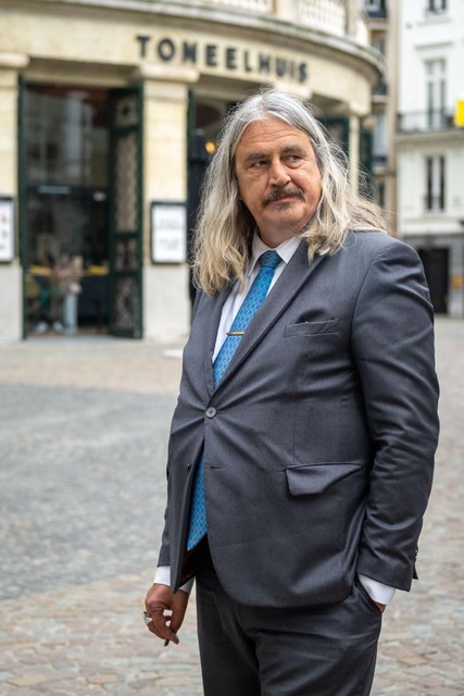 Ilja Leonard Pfeijffer aan de Bourlaschouwburg in Antwerpen.