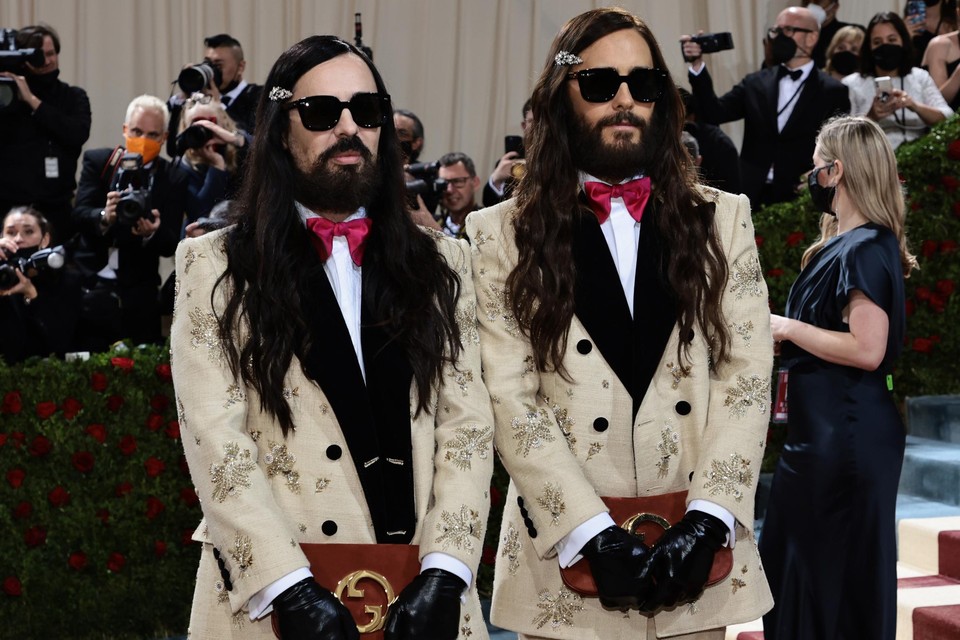 Alessandro Michele en Jared Leto op het Met, in identiek dezelfde outfit. 