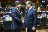 thumbnail: Ahmet Davutoglu en François Hollande 