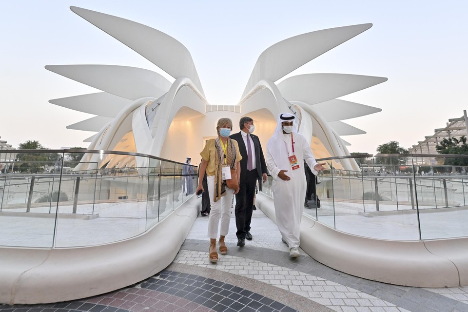 Vlaams minister-president Jambon voor het paviljoen van de Verenigde Arabische Emiraten in Dubai. 