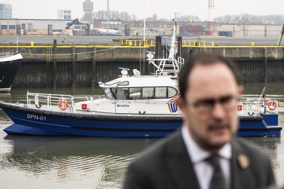 De persconferentie woensdag van minister van Justitie Van Quickenborne vond plaats in een loods van de scheepvaartpolitie in Oostende.