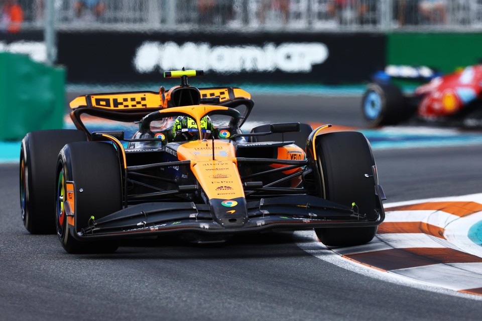 Lando Norris imponeerde met zijn McLaren in Miami,  Max Verstappen kwam in de tweede wedstrijdhelft zelfs niet meer in de buurt.