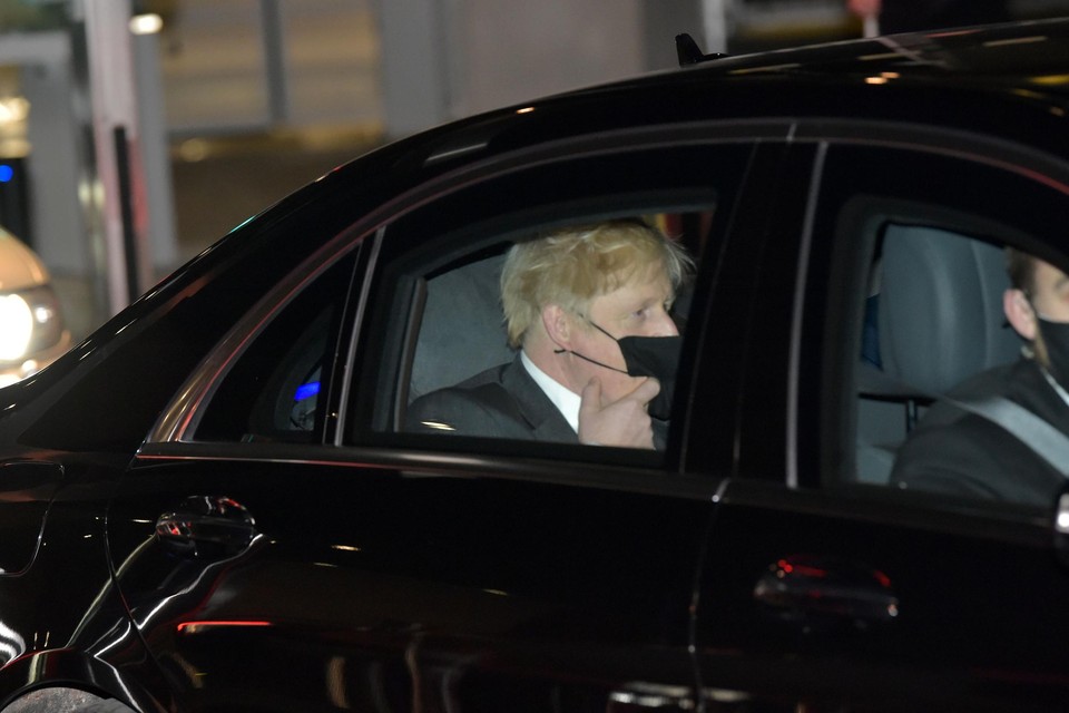 Brits premier Boris Johnson vertrekt na zijn gesprek met Ursula von der Leyen. 