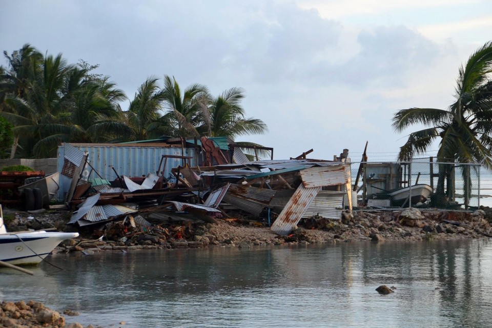 <P>Op het eiland Weno verwoestte de orkaan verschillende huizen. </P>