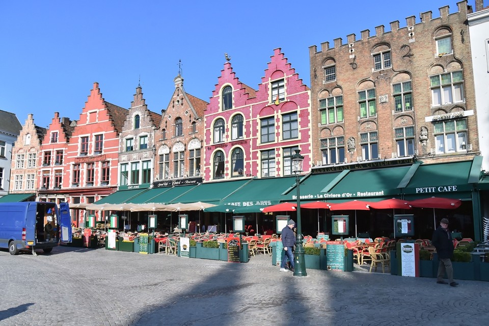 De terrassen zullen bijna het hele jaar door in het Brugse straatbeeld te zien zijn 