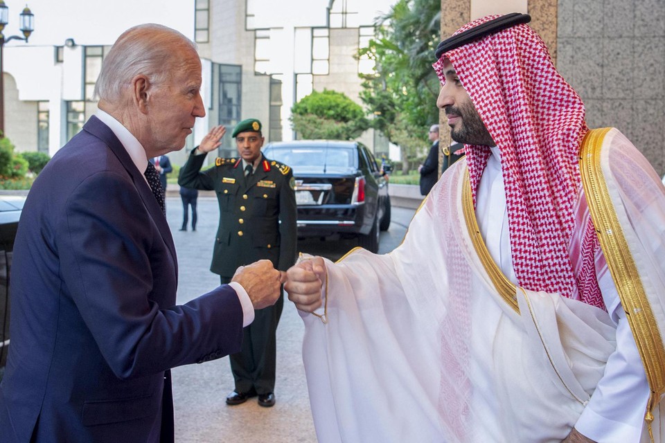 President Biden op bezoek bij Mohammed bin Salman in juli. 