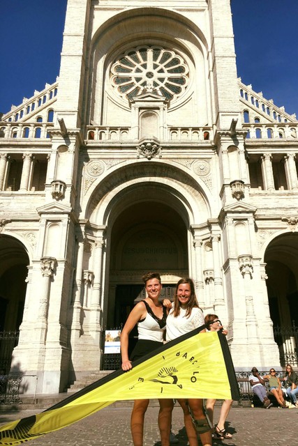 Amber Quinze en Ilka Dhont tijdens de liftwedstrijd Barcelona Express.