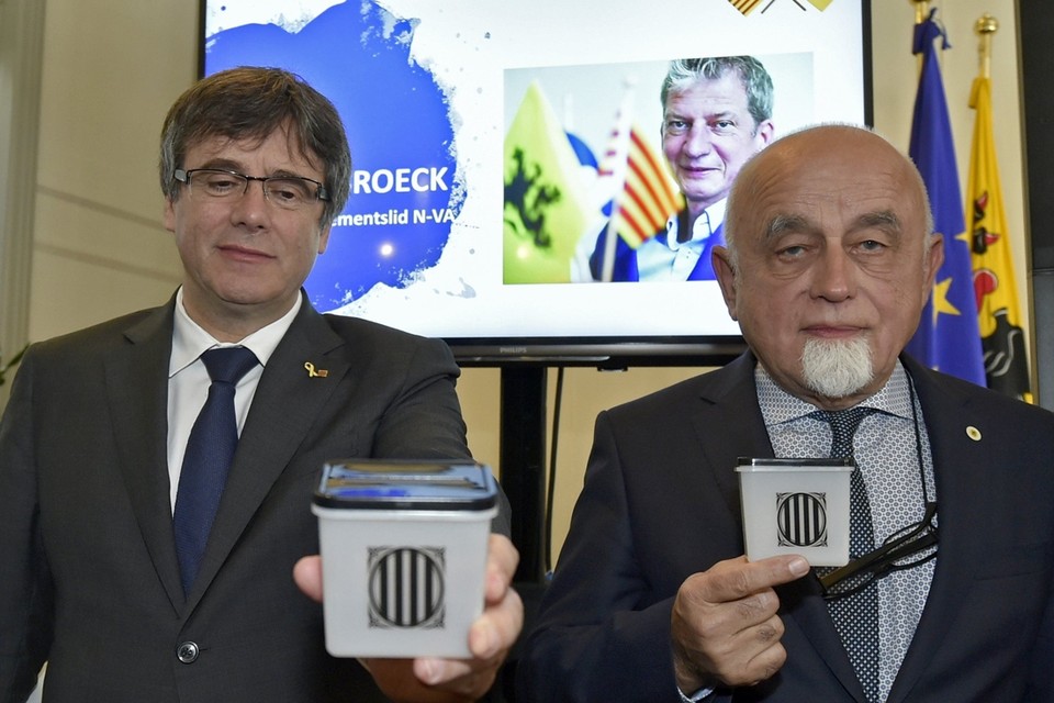 Ook Carles Puigdemont kwam vorige week naar de opening van de tentoonstelling over het Catalaanse referendum. ‘Dat heeft mij ook gestoord, dat was misschien de druppel, maar iedereen is welkom in het Parlement’, zegt Peumans. 