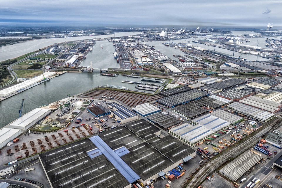Luchtbeeld haven van Antwerpen. 