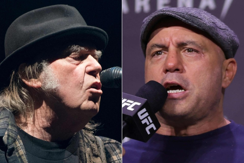Neil Young (l.) en Joe Rogan (r.). 