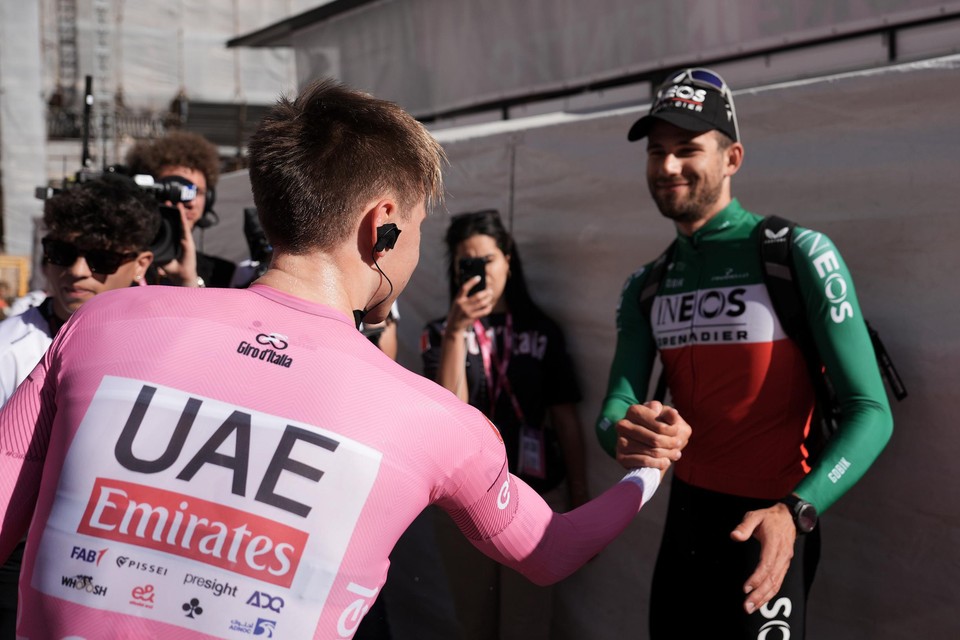 Vrijdag overklaste rozetruidrager Tadej Pogacar specialist Filippo Ganna in de tijdrit. De Italiaanse coureurs spelen geen hoofdrol in deze Giro.
