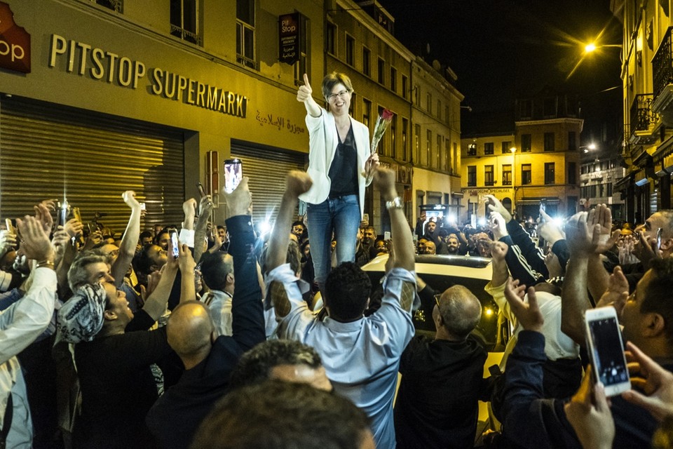 Cathérine Moureaux vierde haar verkiezingsoverwinning in de straten van Molenbeek 