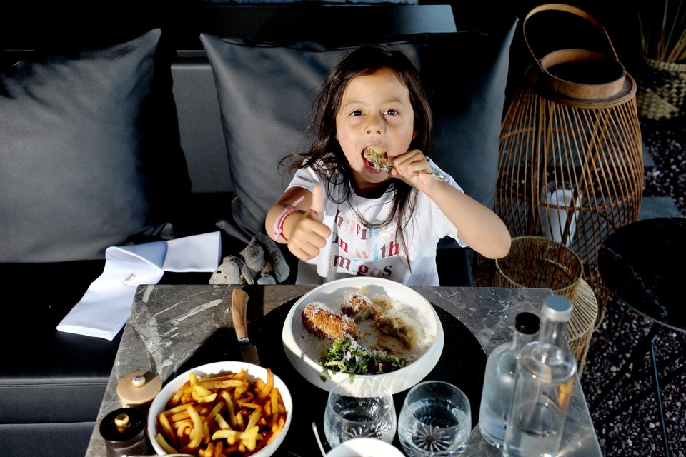 Gefrituurde snacks en frieten zijn vaste waarden in het kinderaanbod van de meeste Vlaamse restaurants. 